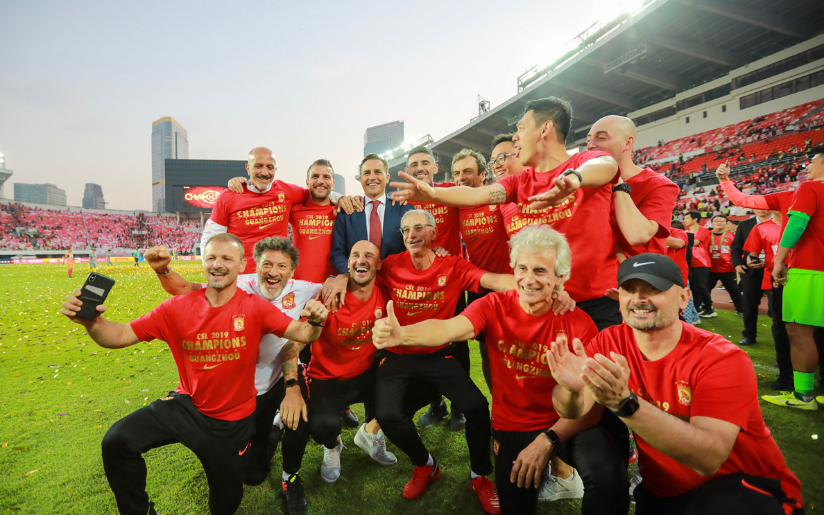 爱游戏-包含球队夺冠庆典，球迷齐聚一堂狂欢的词条