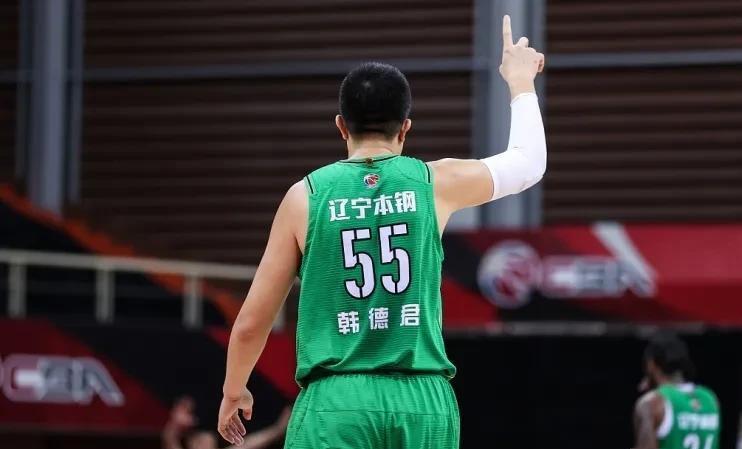 爱游戏官网-篮球传奇退役球衣将被挂起，永久纪念功勋的简单介绍